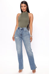 Stella Jeans mit seitlichem Schlitz und geradem Bein - Mittelblaue Waschung